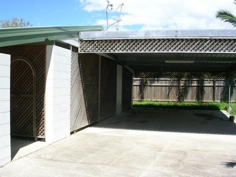 7 Ash Street, Holloways Beach QLD 4878