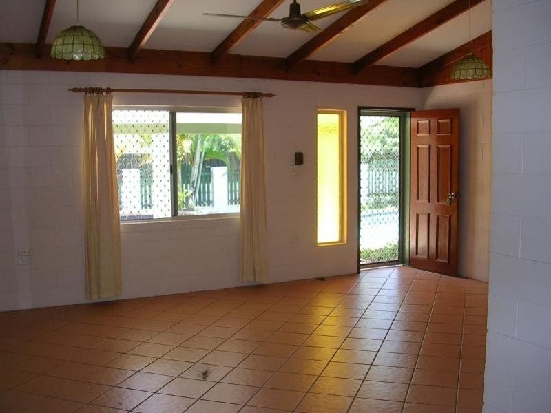 7 Ash Street, Holloways Beach QLD 4878