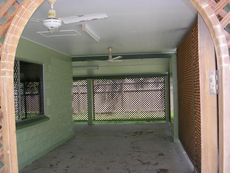 7 Ash Street, Holloways Beach QLD 4878