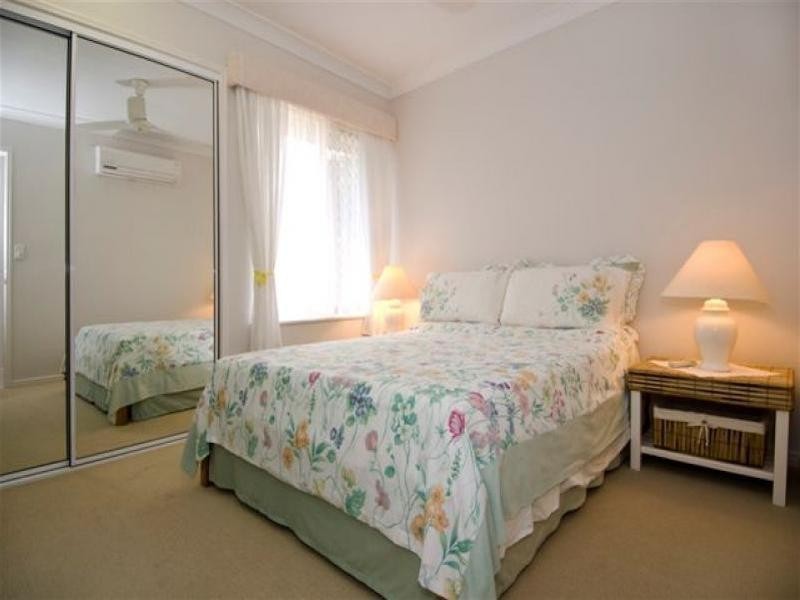 2 Stringer Close, Redlynch QLD 4870