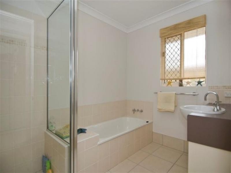 2 Stringer Close, Redlynch QLD 4870