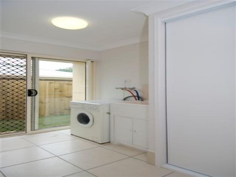 2 Stringer Close, Redlynch QLD 4870