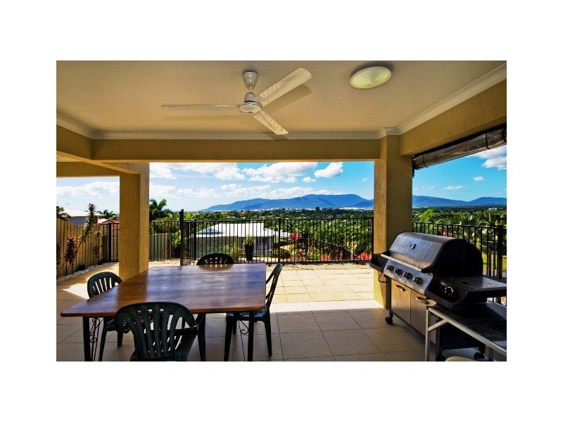 7 Leoni, Mooroobool QLD 4870