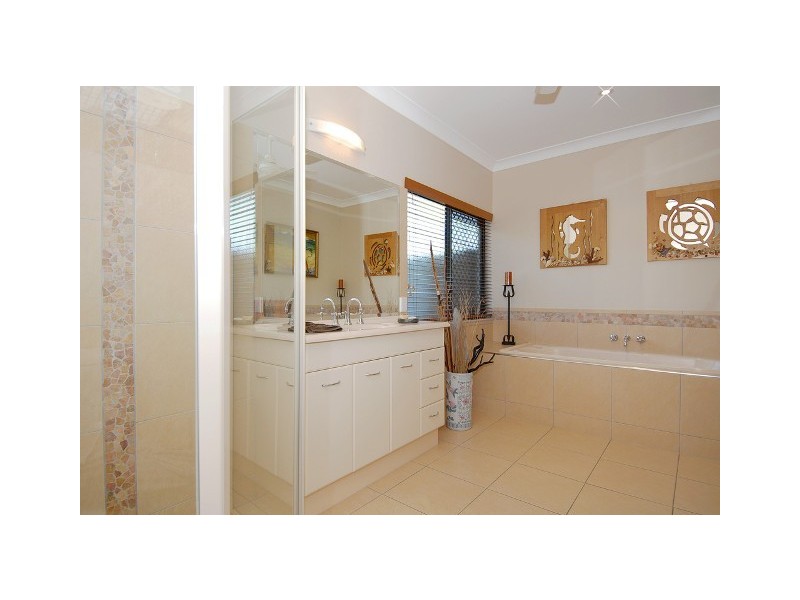 13 Quoll Close, Redlynch QLD 4870