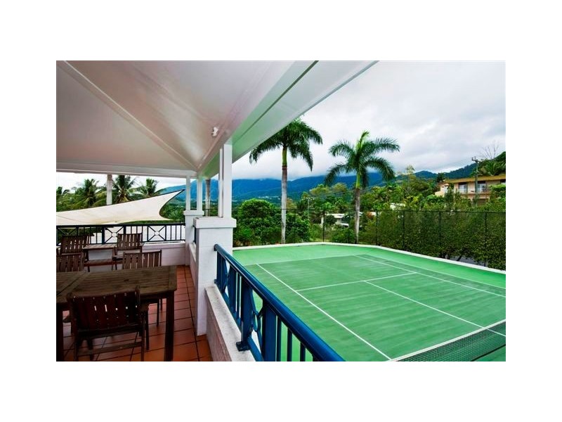 8 Munro Terrace, Mooroobool QLD 4870