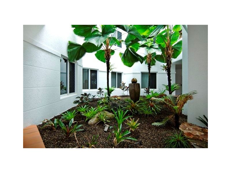 8 Munro Terrace, Mooroobool QLD 4870