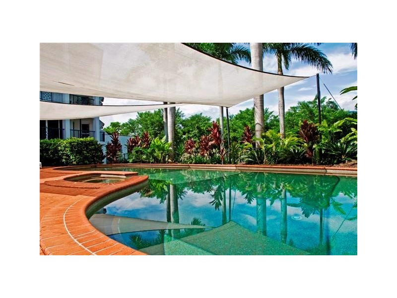 8 Munro Terrace, Mooroobool QLD 4870