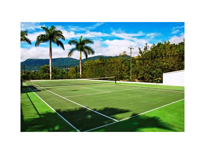 8 Munro Terrace, Mooroobool QLD 4870