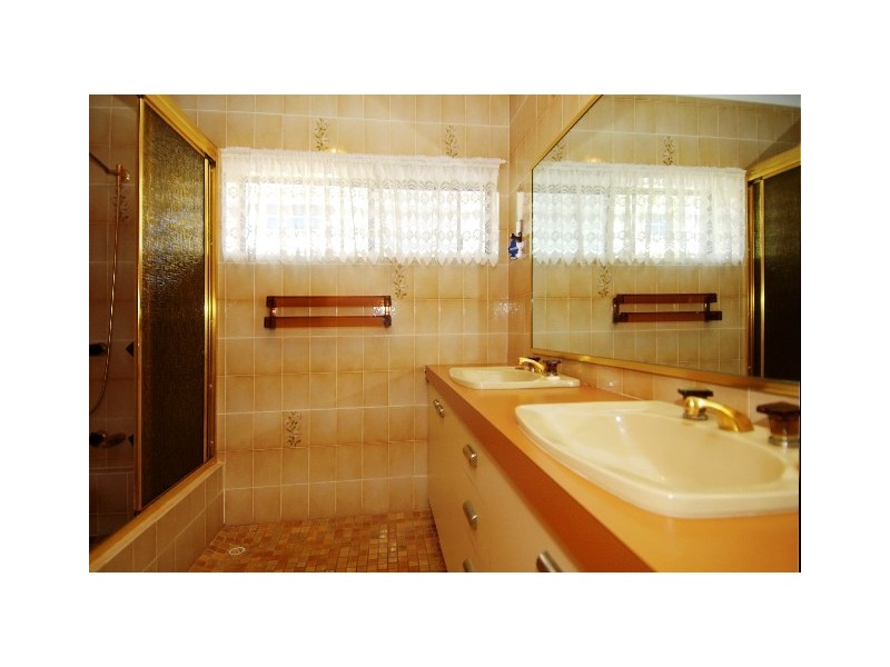 56 Koppen Terrace, Mooroobool QLD 4870