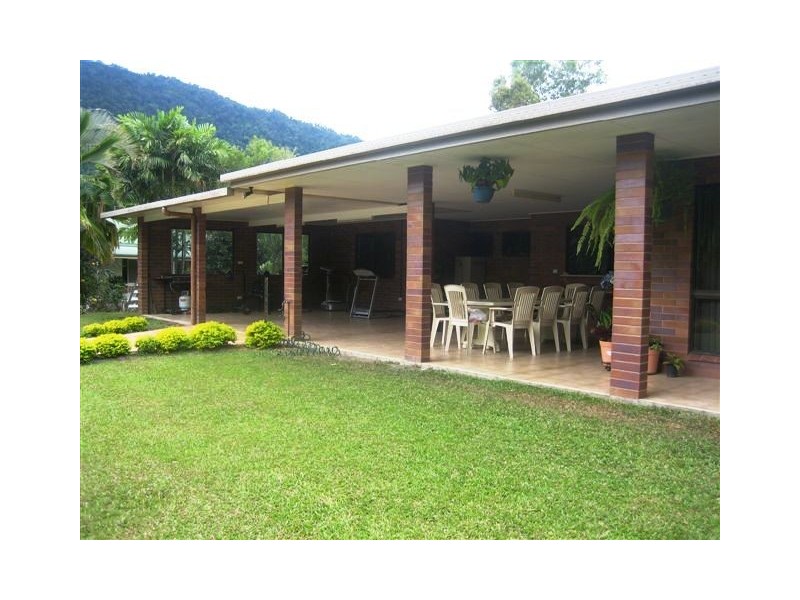 82 Currunda Close, Redlynch QLD 4870