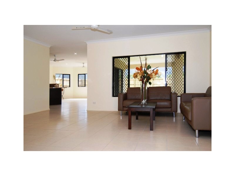 9 Calvert Close, Bentley Park QLD 4869