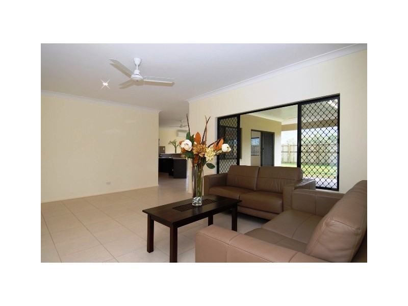 9 Calvert Close, Bentley Park QLD 4869
