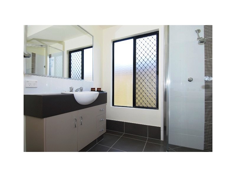 9 Calvert Close, Bentley Park QLD 4869