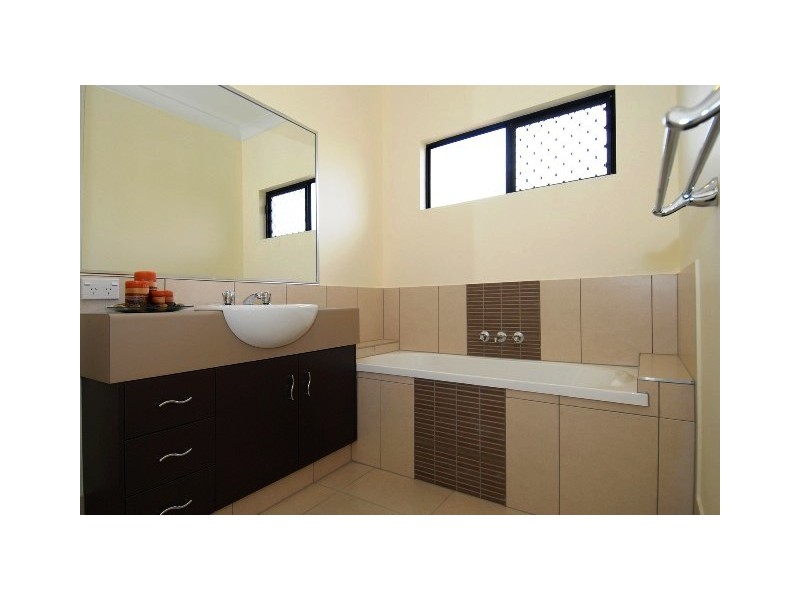 9 Calvert Close, Bentley Park QLD 4869