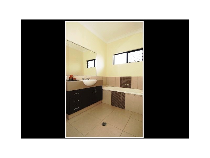 9 Calvert Close, Bentley Park QLD 4869