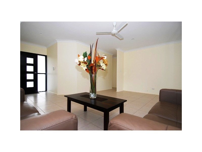 9 Calvert Close, Bentley Park QLD 4869