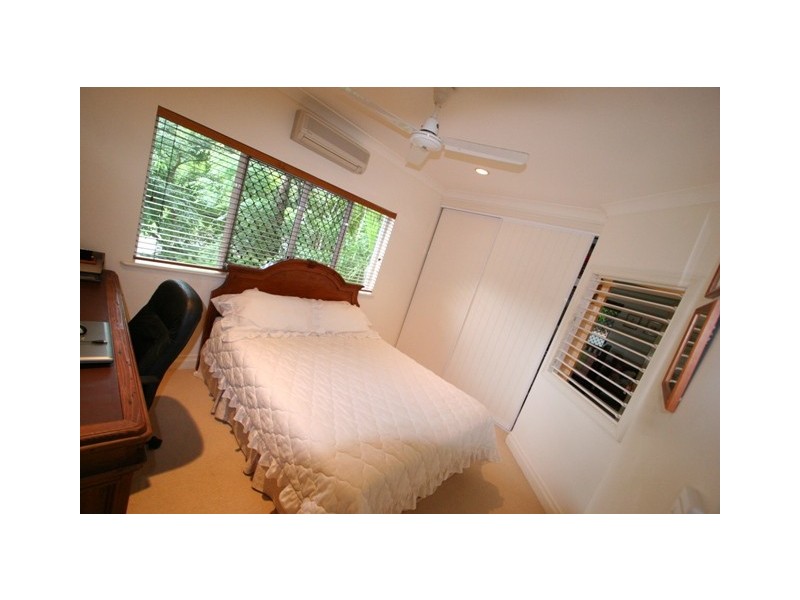 24 Oceanview Place, Mooroobool QLD 4870