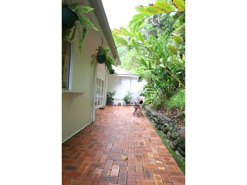 24 Oceanview Place, Mooroobool QLD 4870