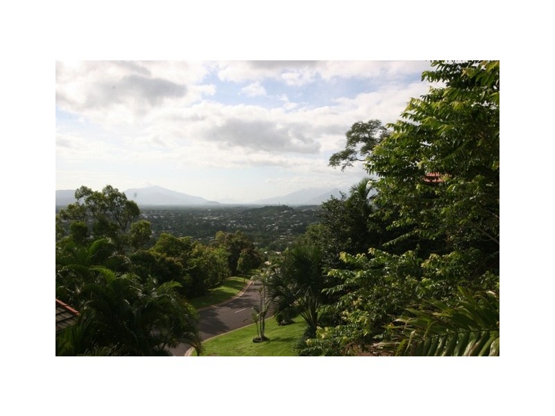 24 Oceanview Place, Mooroobool QLD 4870