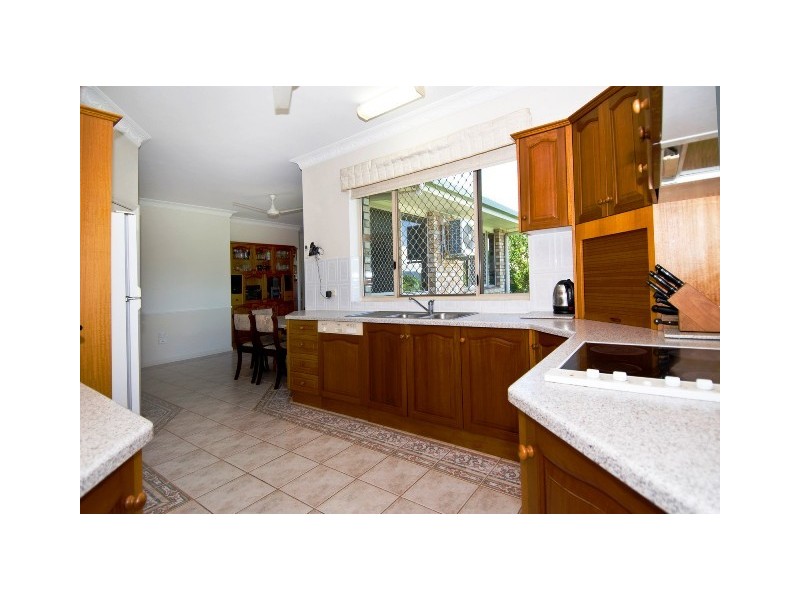 40 Summer Hill Drive, Cairns QLD 4870