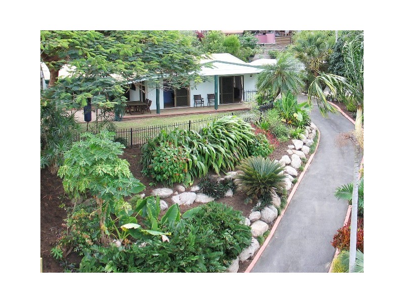 35 Minerva Avenue, Mooroobool QLD 4870
