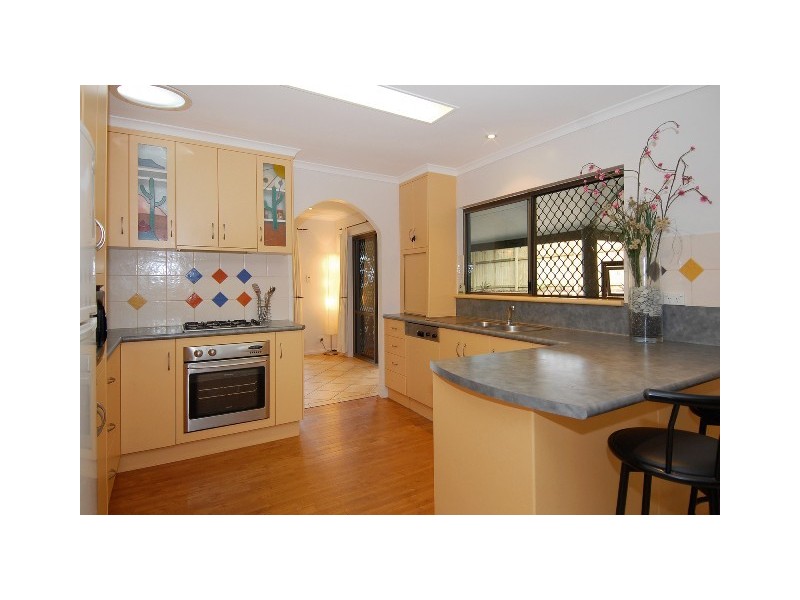 35 Minerva Avenue, Mooroobool QLD 4870