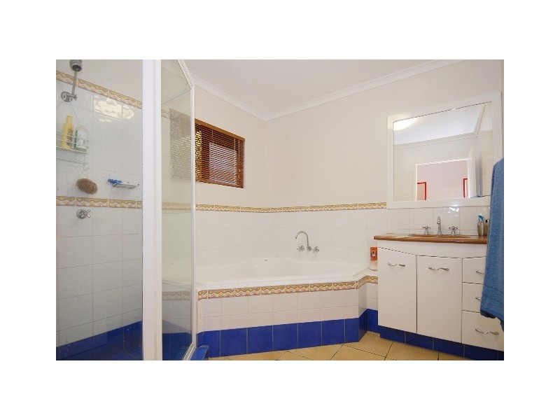 35 Minerva Avenue, Mooroobool QLD 4870