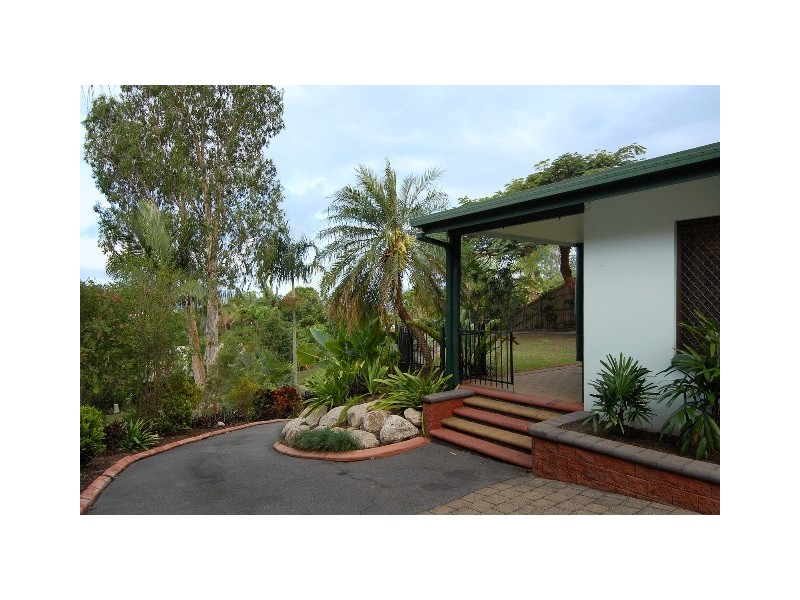 35 Minerva Avenue, Mooroobool QLD 4870