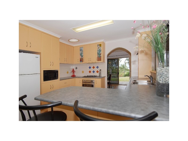 35 Minerva Avenue, Mooroobool QLD 4870