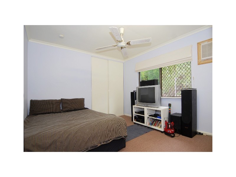 35 Minerva Avenue, Mooroobool QLD 4870