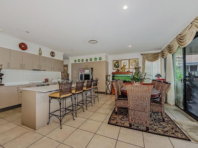 10 Riverbank Court, Ashmore QLD 4214