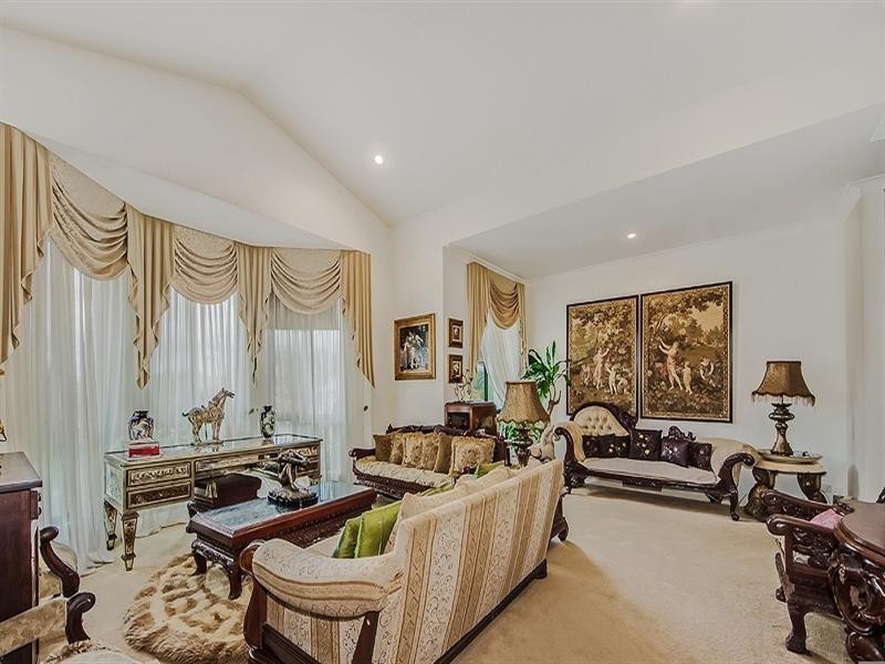 10 Riverbank Court, Ashmore QLD 4214