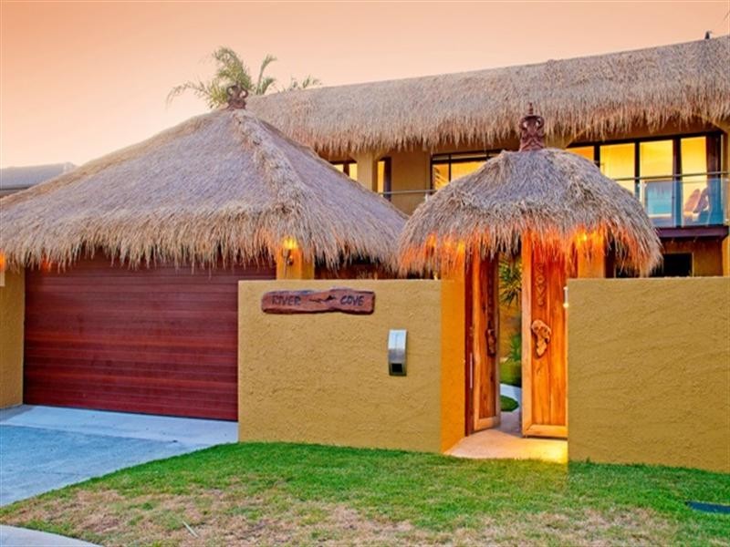 17 Monterey Court, Broadbeach Waters QLD 4218