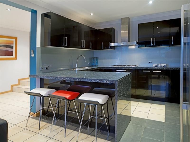 17 Monterey Court, Broadbeach Waters QLD 4218