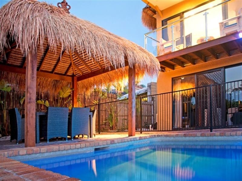 17 Monterey Court, Broadbeach Waters QLD 4218