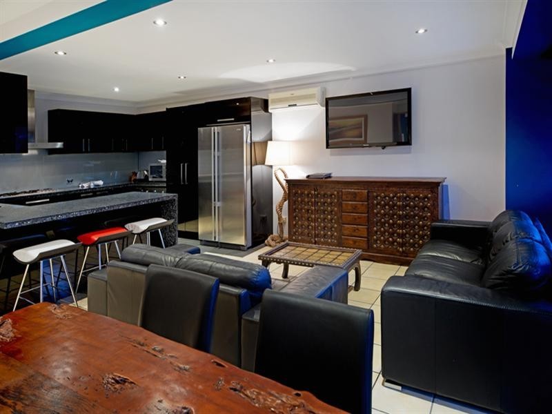 17 Monterey Court, Broadbeach Waters QLD 4218