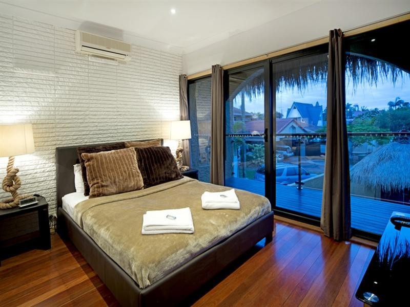 17 Monterey Court, Broadbeach Waters QLD 4218