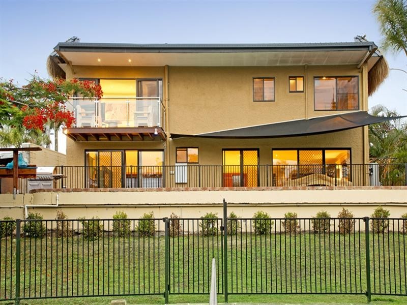 17 Monterey Court, Broadbeach Waters QLD 4218