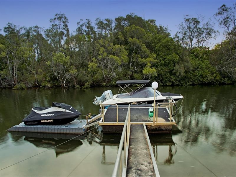 17 Monterey Court, Broadbeach Waters QLD 4218