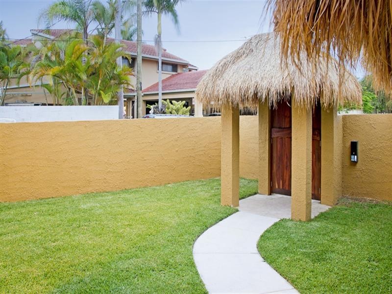 17 Monterey Court, Broadbeach Waters QLD 4218