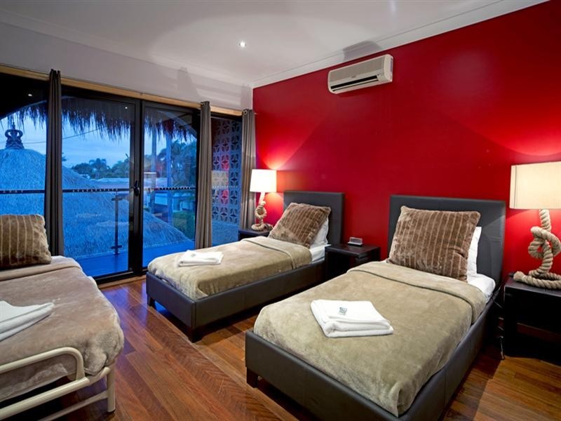 17 Monterey Court, Broadbeach Waters QLD 4218