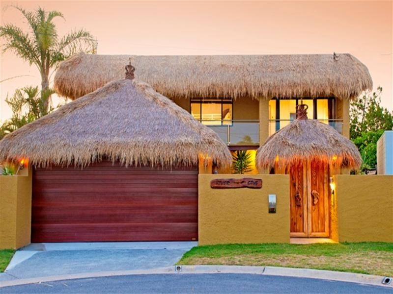 17 Monterey Court, Broadbeach Waters QLD 4218