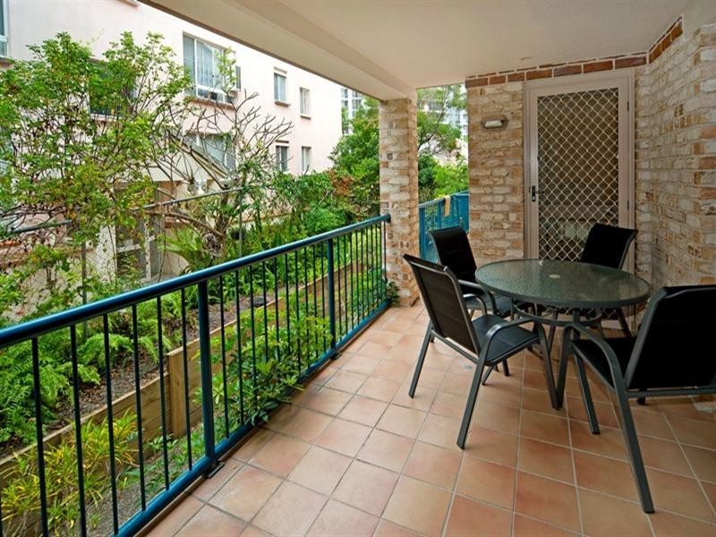 2/47 Bauer Street, Southport QLD 4215