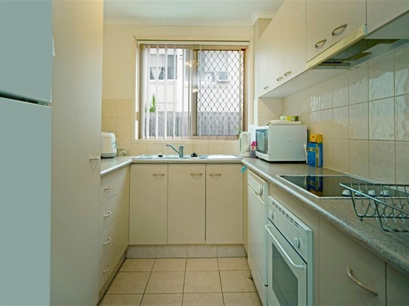 2/47 Bauer Street, Southport QLD 4215