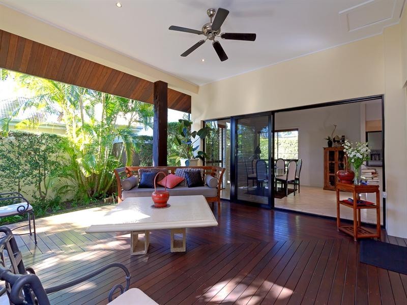 1/9A Greer Terrace, Southport QLD 4215