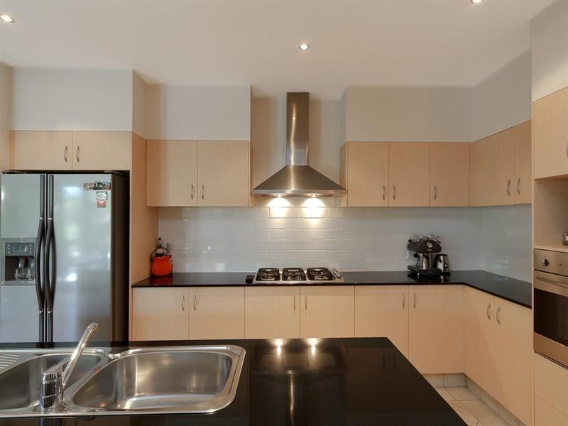 1/9A Greer Terrace, Southport QLD 4215