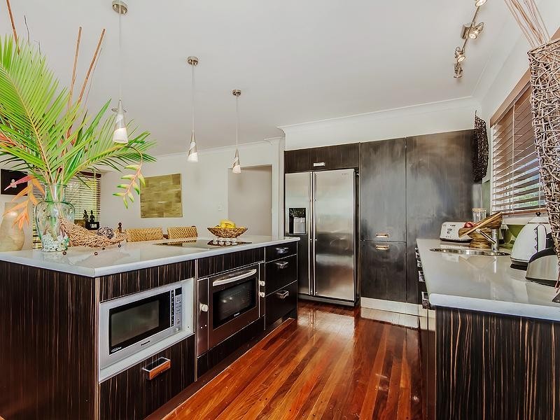 94 Heeb Street, Benowa QLD 4217