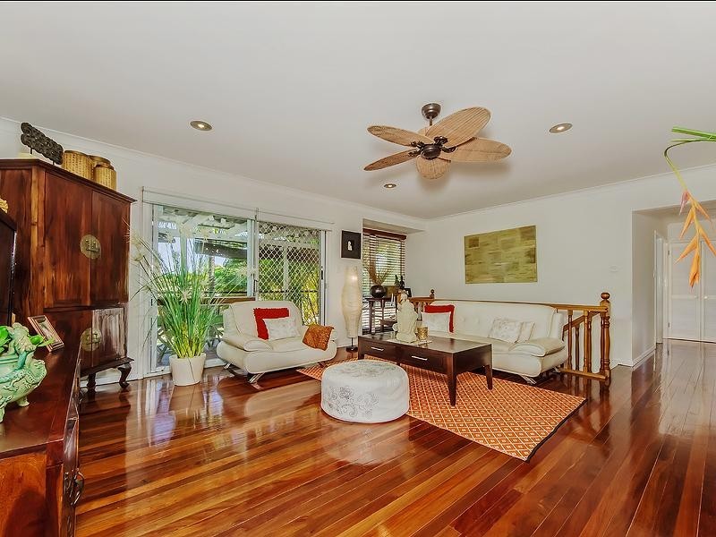 94 Heeb Street, Benowa QLD 4217