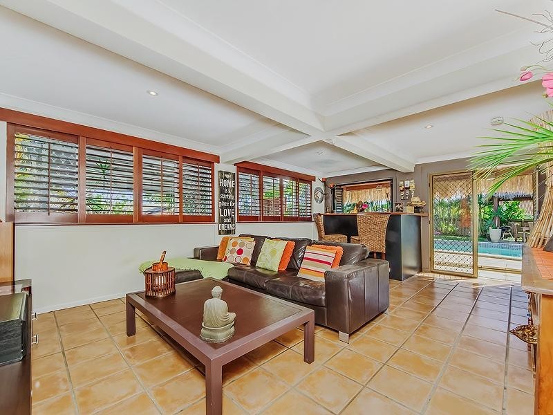 94 Heeb Street, Benowa QLD 4217