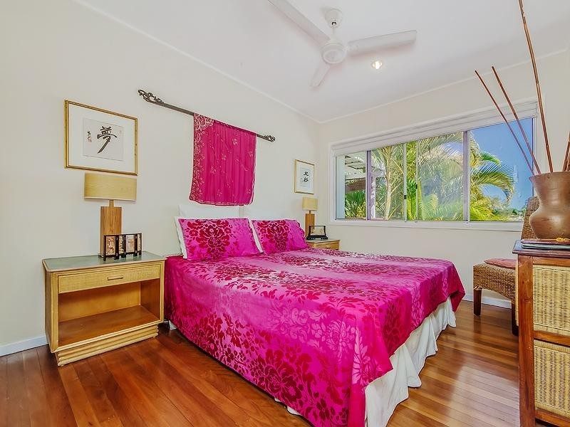 94 Heeb Street, Benowa QLD 4217